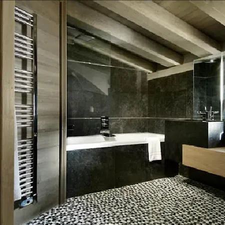 Chalet Black Pearl *