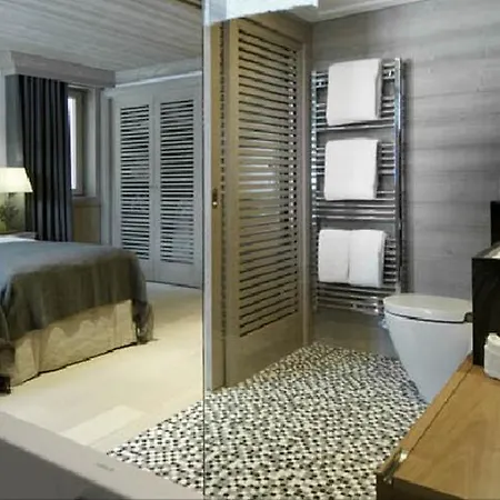 Chalet Black Pearl Chalet