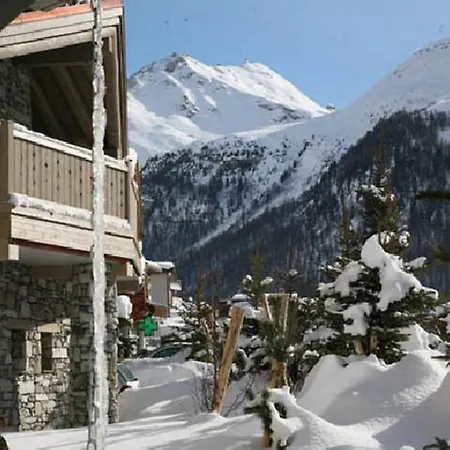 Chalet Black Pearl Chalet *