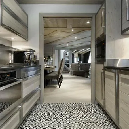 Chalet Black Pearl